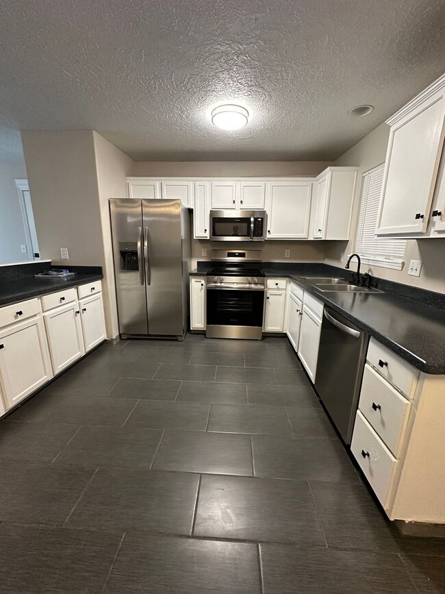 Building Photo - Rockingham Duplex- Northeast Salem