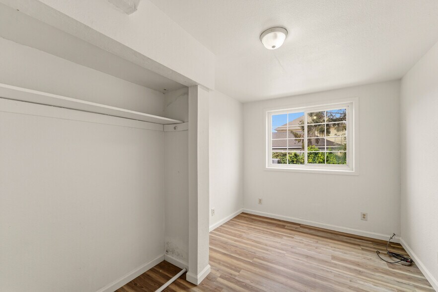 Building Photo - 400 Bissell Ave
