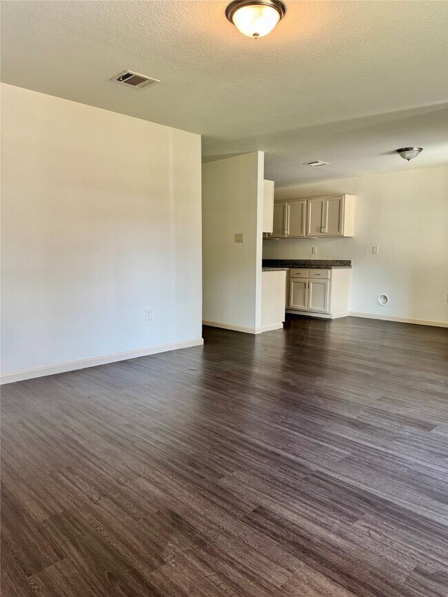 Building Photo - 624 Luke St