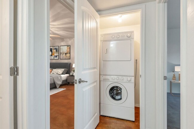 Building Photo - 2358 N 6th Ave