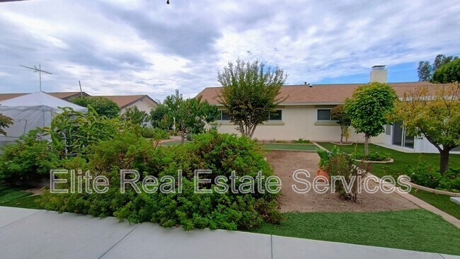 Building Photo - 255 Camino Del Cerro Grande