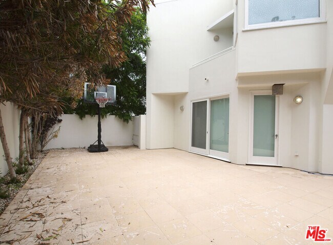 Building Photo - 269 N Bundy Dr