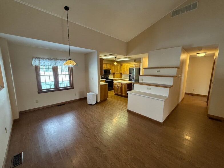 Building Photo - 5050 S 700 E-57