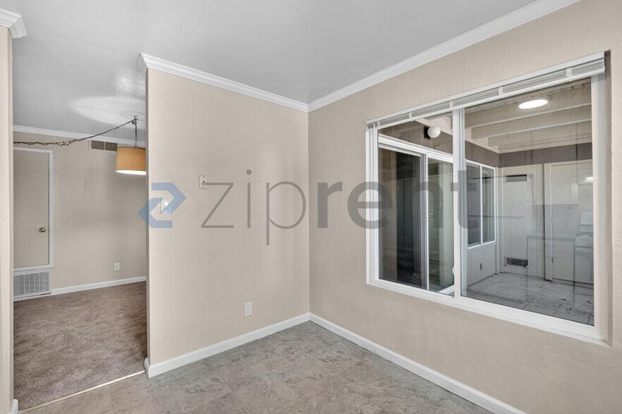 Building Photo - Unit H7