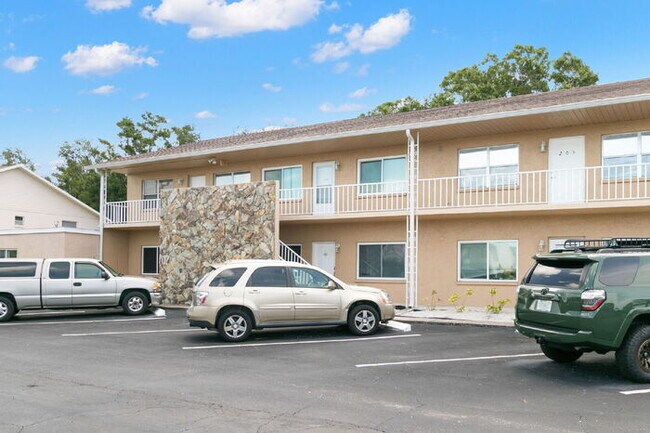Building Photo - Apartment For Rent in Seminole WITH UPGRADES!