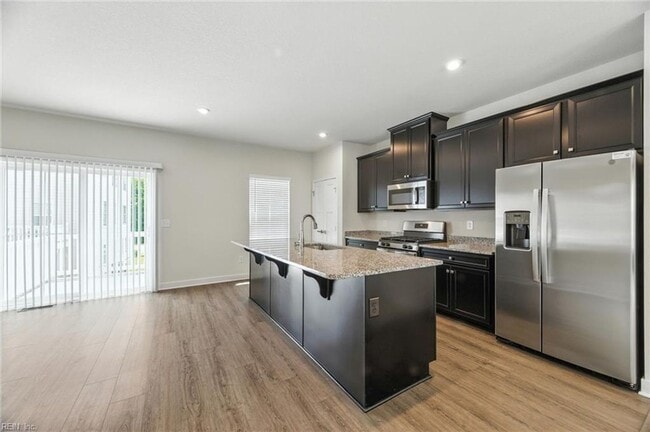 Building Photo - Newer Townhouse for lease