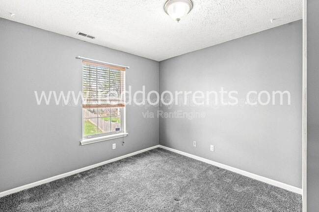 Building Photo - 1522 Lake Point Ln N