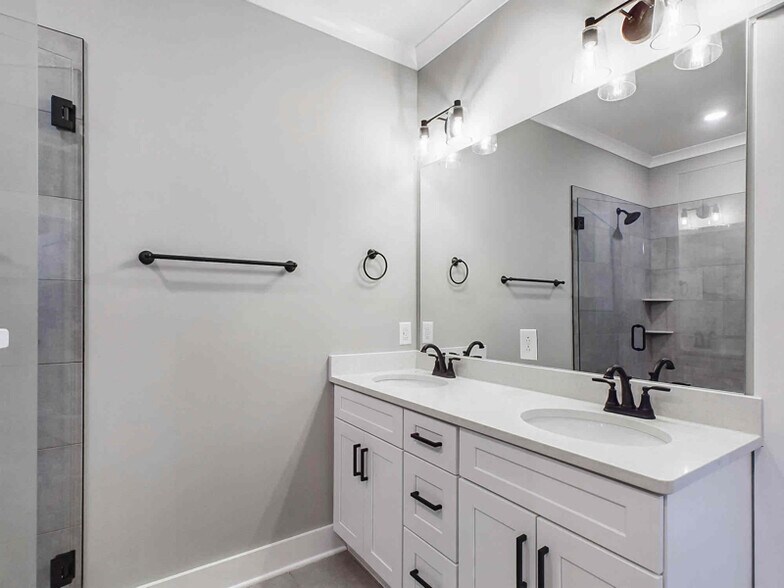 Building Photo - 285 Piper Glen
