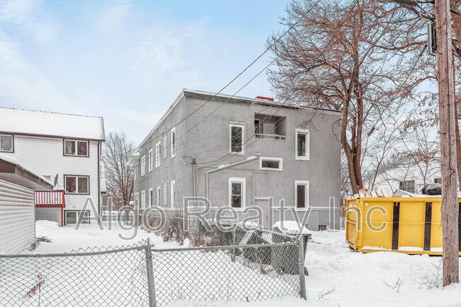 Building Photo - 1016 N Newton Ave