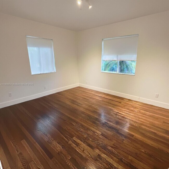 Building Photo - 1345 SW 60th Ct