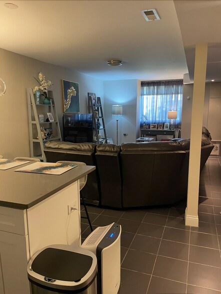 Living Space - 4345 S Berkeley Ave