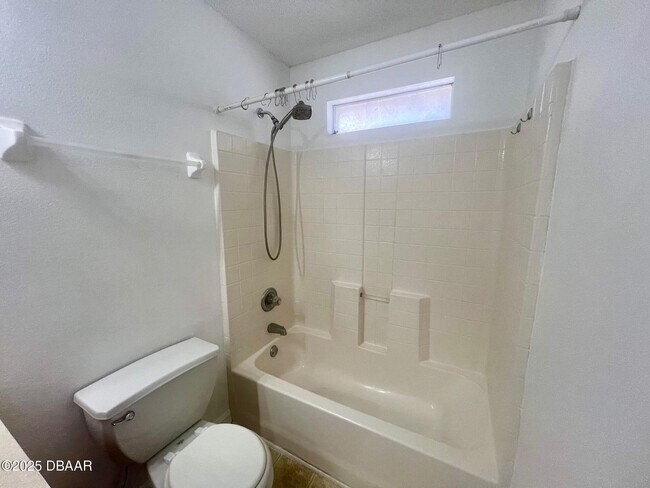 Building Photo - 11 Plainview Dr