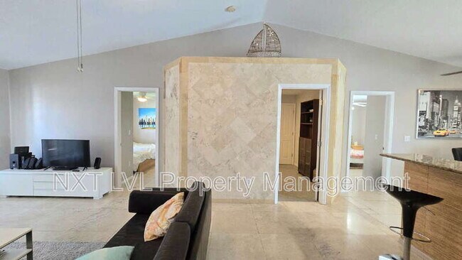 Building Photo - 4022 SW 12th Pl