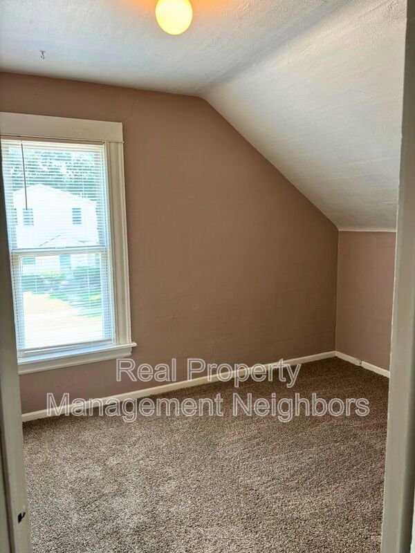 Building Photo - 2257 Berwyn Ave SW