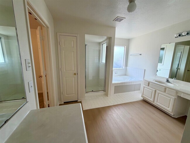 Building Photo - 2317 Orleans Ln