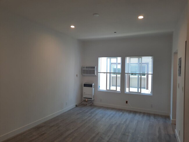 Interior Photo - 1331 Albany St