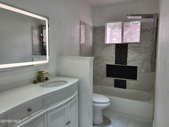 Building Photo - 806 Cortijo Dr