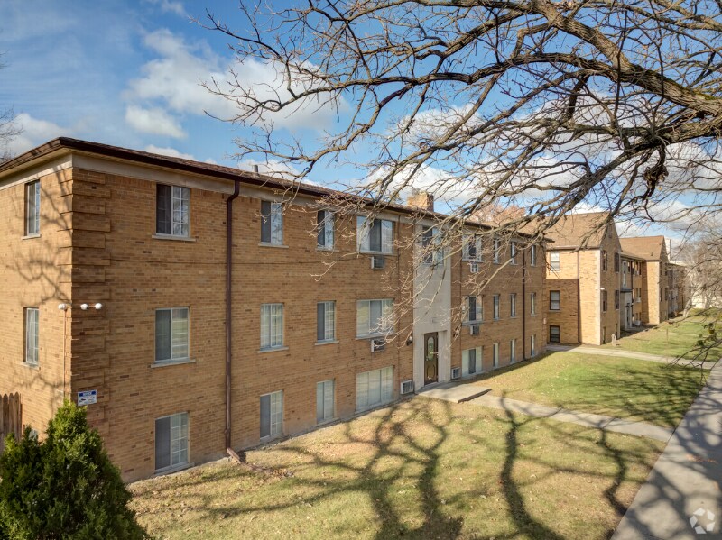 Building Photo - 4865 Cadieux Rd