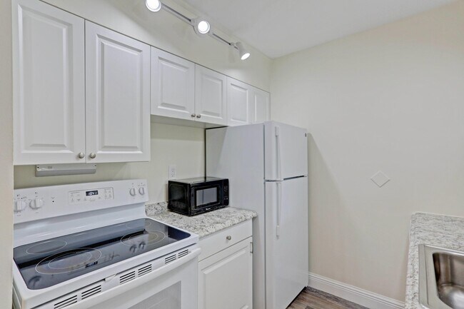 Building Photo - 6479 Chasewood Dr