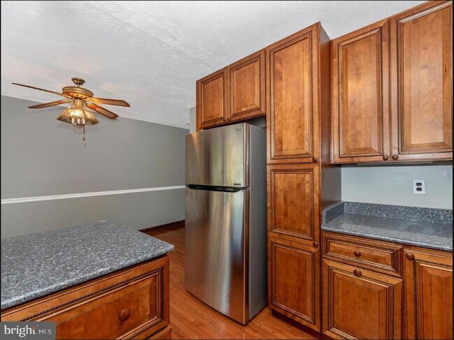 Building Photo - 381 W Thornhill Pl