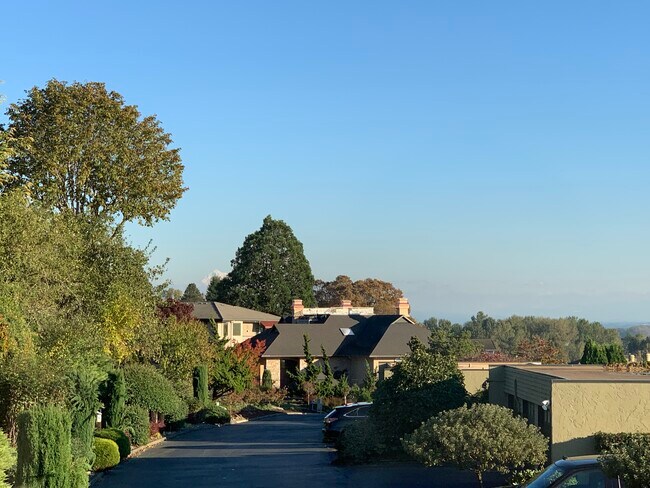 Building Photo - 6900 SE Riverside Dr