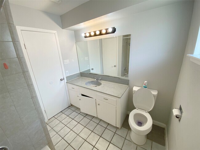 Building Photo - 8214 Riptide Dr