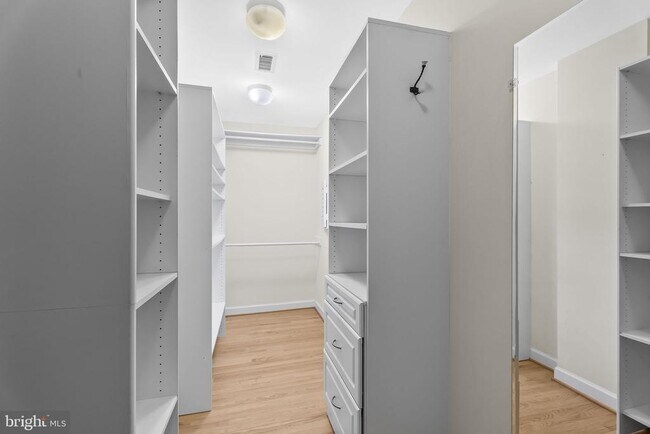 Building Photo - 9102 Volunteer Dr