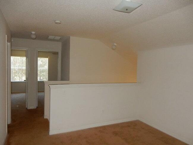 Building Photo - Nice 4/2 Two-Story Home in Seminole County...
