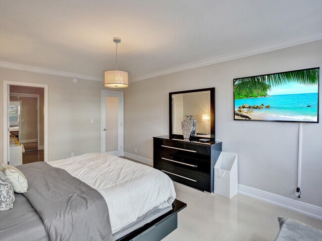 Building Photo - 3430 Galt Ocean Dr