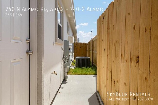 Building Photo - 740 N Alamo Rd