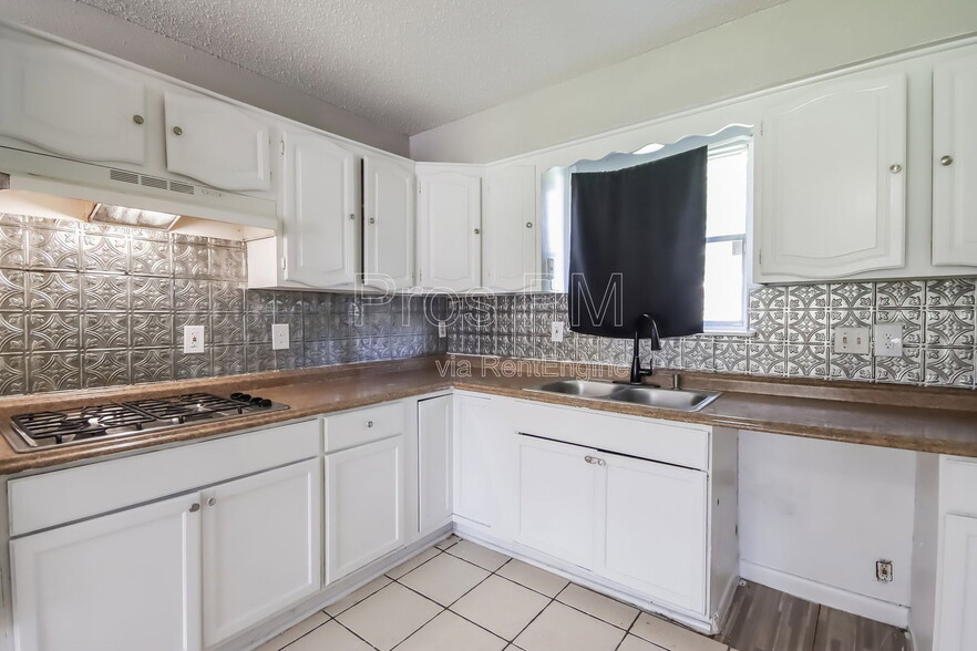 Building Photo - 11235 Lemond Dr
