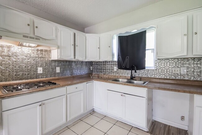 Building Photo - 11235 Lemond Dr