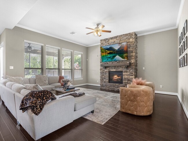 Building Photo - 24910 Meadowthorn Crest Ln