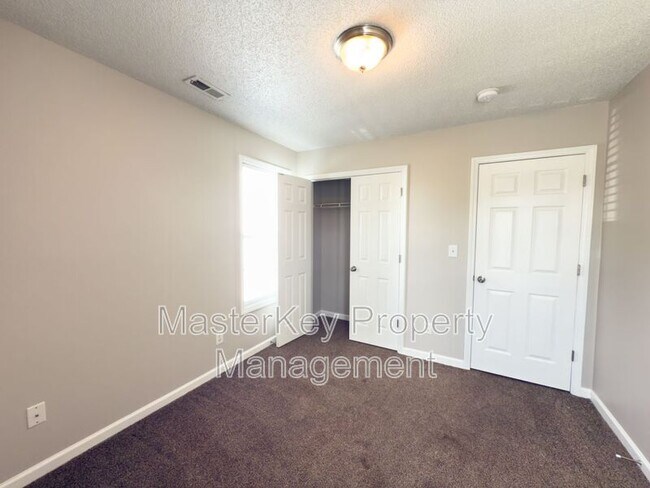 Building Photo - 4421 Windsock Ln