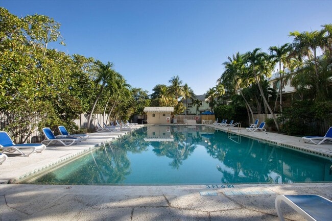 Building Photo - Spacious 3 Bedroom Townhome Available Now!