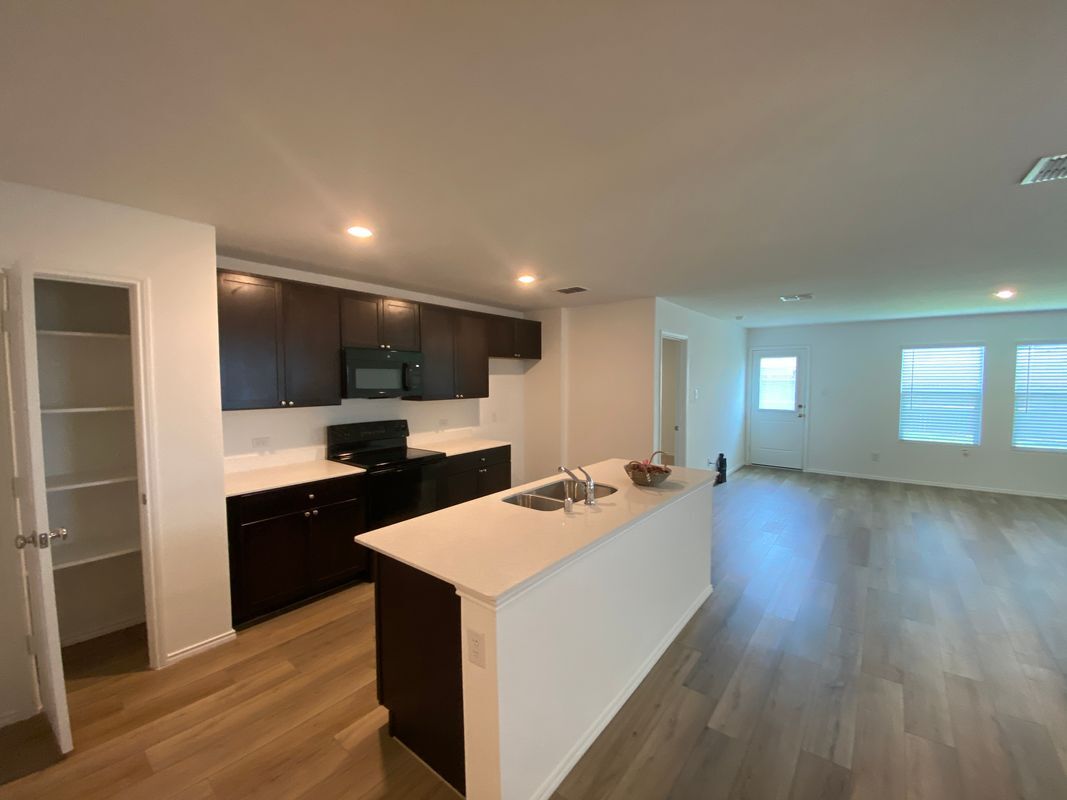 Building Photo - 5501 Lavender Dr