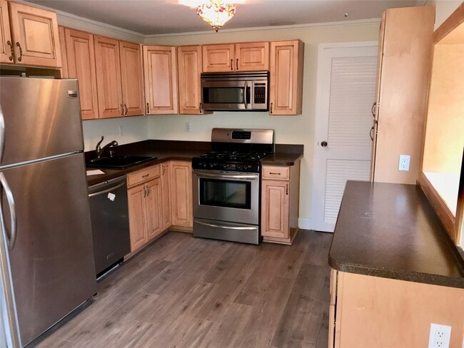 Building Photo - 309 Clubhouse Ct