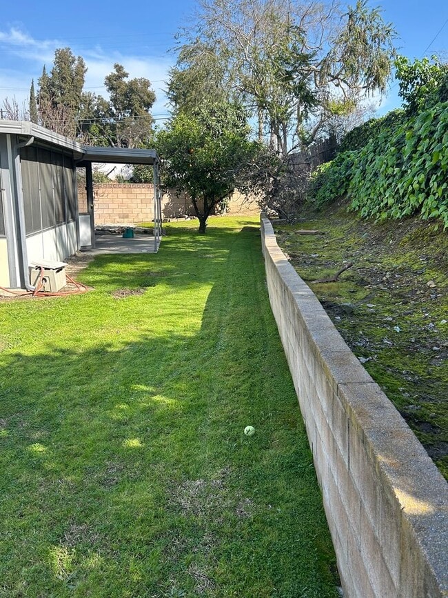 Building Photo - Charming Home with Sunroom & Spacious Backyard in Glendora