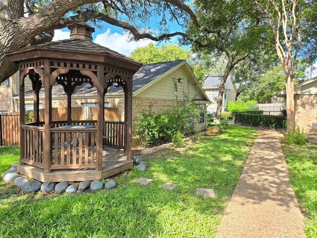 Building Photo - 2906 West Ave