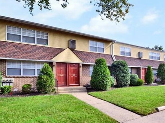 Building Photo - Kingsrow Apartment Homes