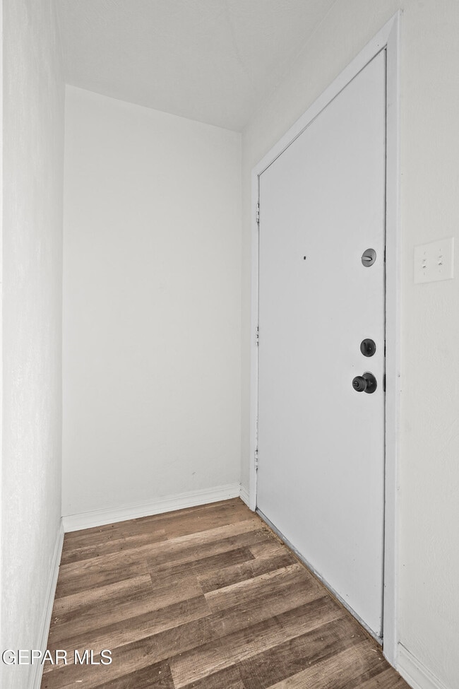 Building Photo - 5017 Sierra Madre Dr