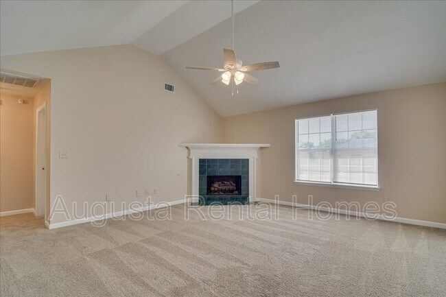 Building Photo - 207 Taylor Cir