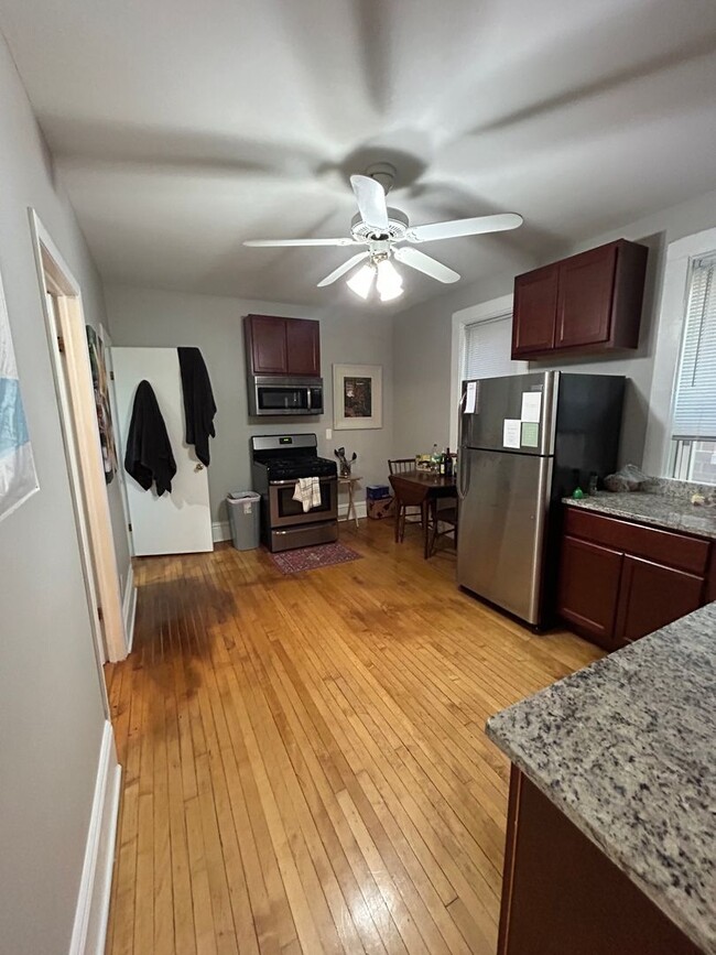 Building Photo - 2311 N Greenview Ave