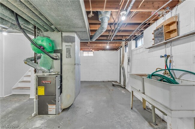 Building Photo - 14665 Pease Rd