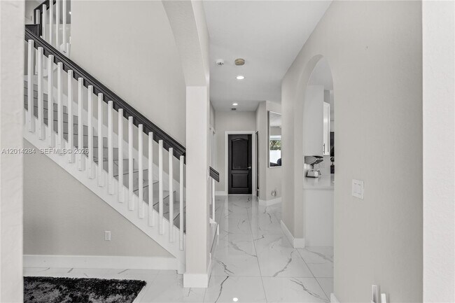 Building Photo - 1147 NE 37th Pl