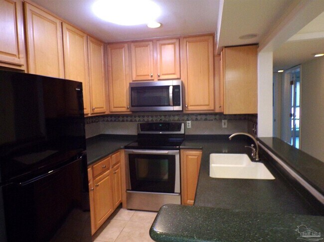 Building Photo - 710 Scenic Hwy