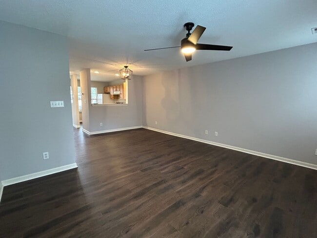 Building Photo - Amazing updated 2 bedroom 2.5 bathroom townhouse in NW Greensboro Keswick Place. Lawn care included.