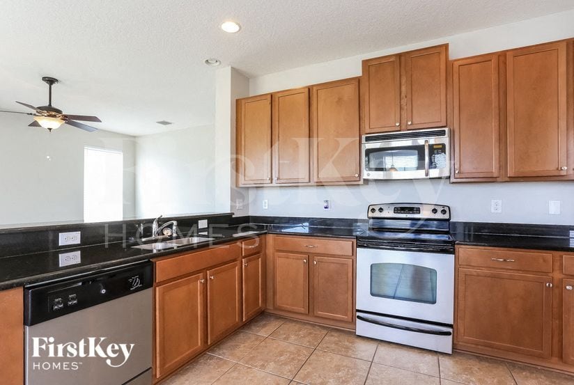 Building Photo - 7556 Forest Mere Dr