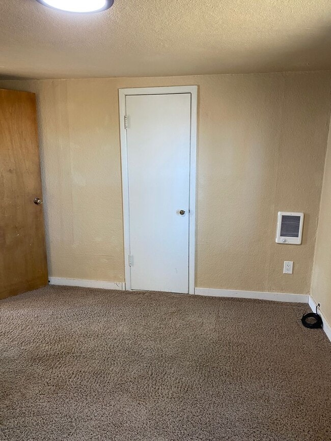 Building Photo - Pet Friendly Cozy 2 Bedroom on Mae Valley Rd!!