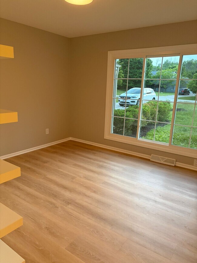 Building Photo - 11910 N Forest Dr